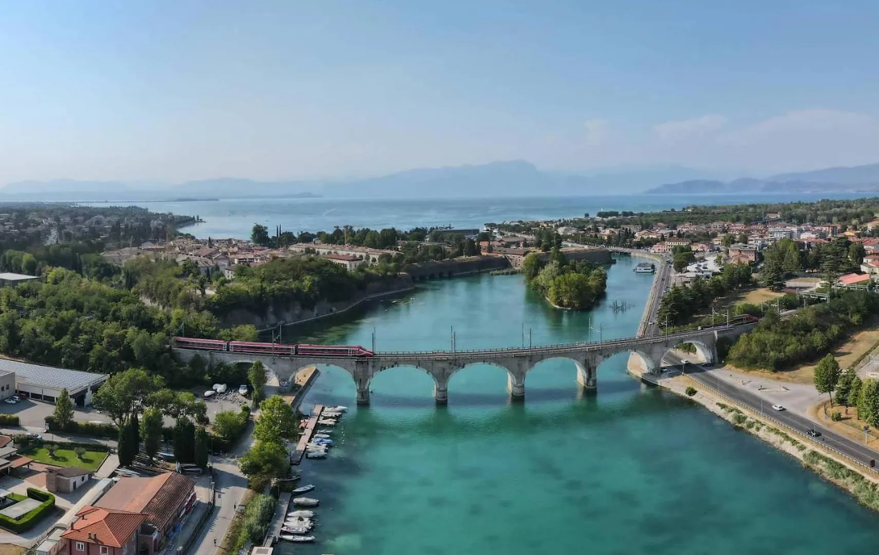 Aurora Aparthotel ペスキエーラ・デル・ガルダ 3*,  イタリア