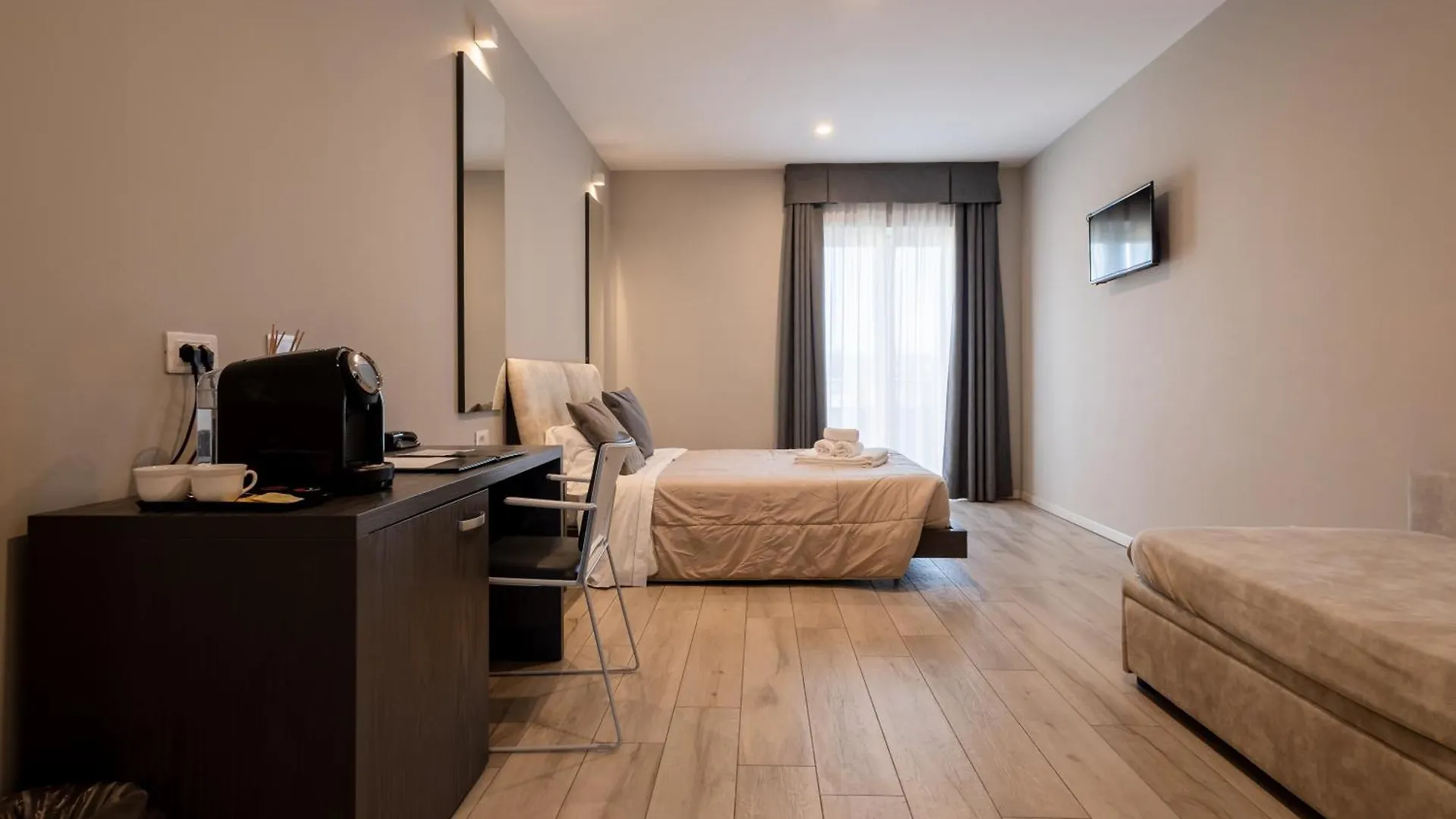 Aurora Aparthotel Peschiera del Garda