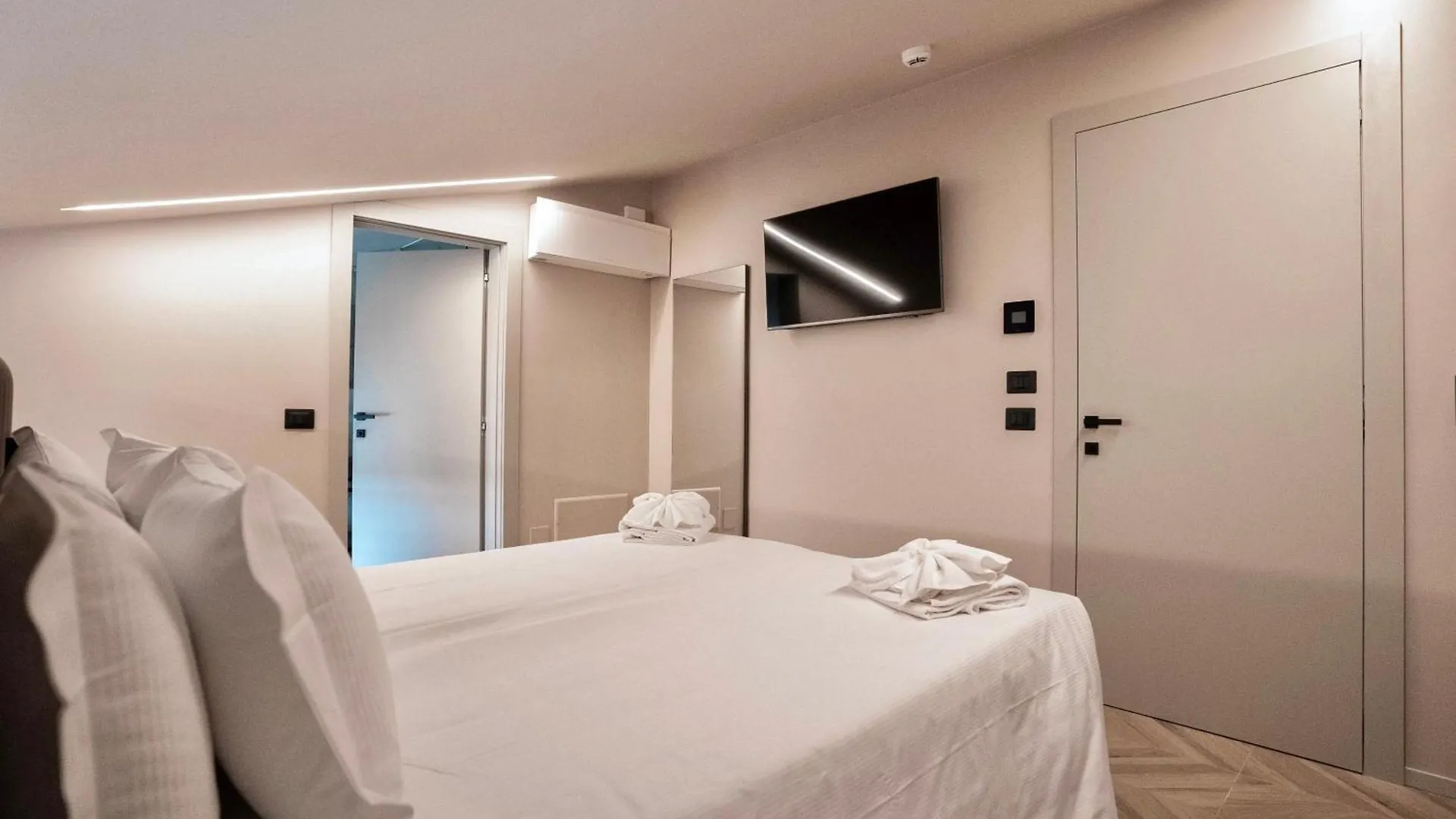 Aurora Aparthotel ペスキエーラ・デル・ガルダ イタリア
