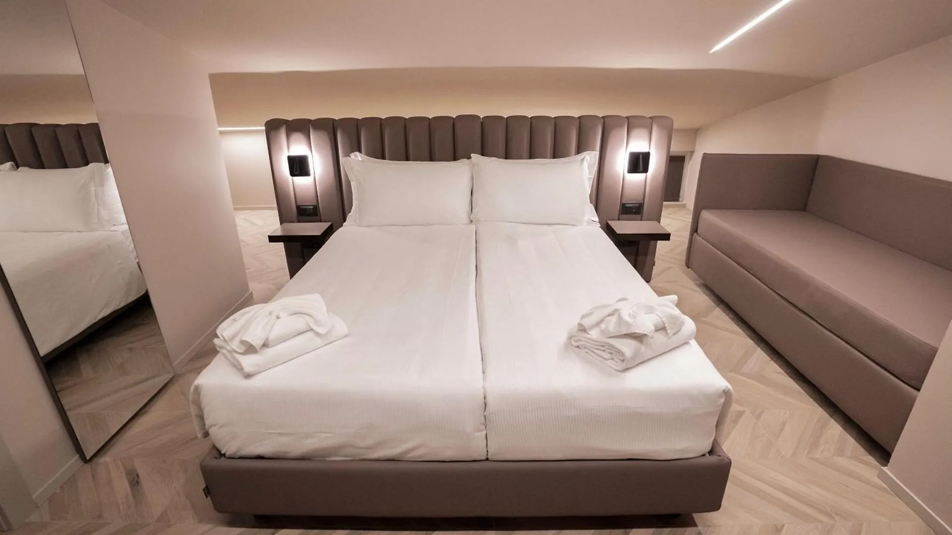 Aurora Aparthotel ペスキエーラ・デル・ガルダ