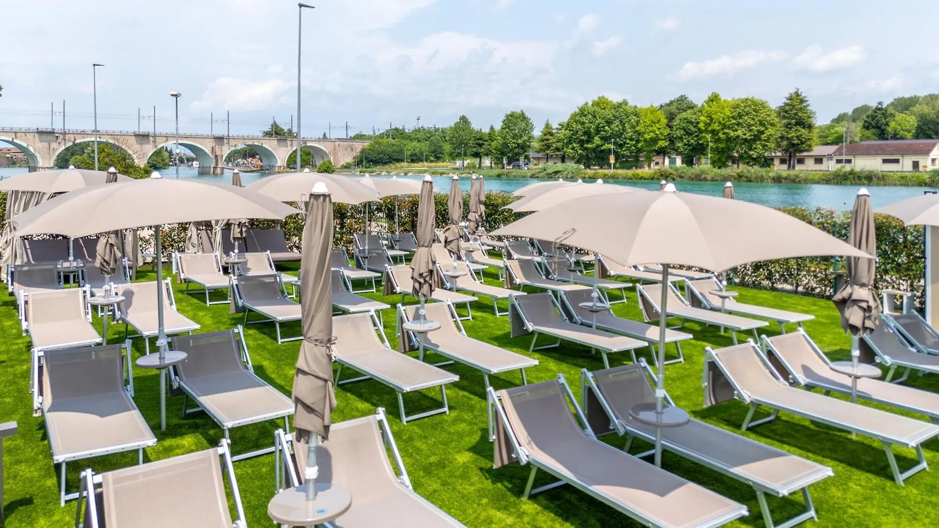 Aurora Aparthotel Peschiera del Garda