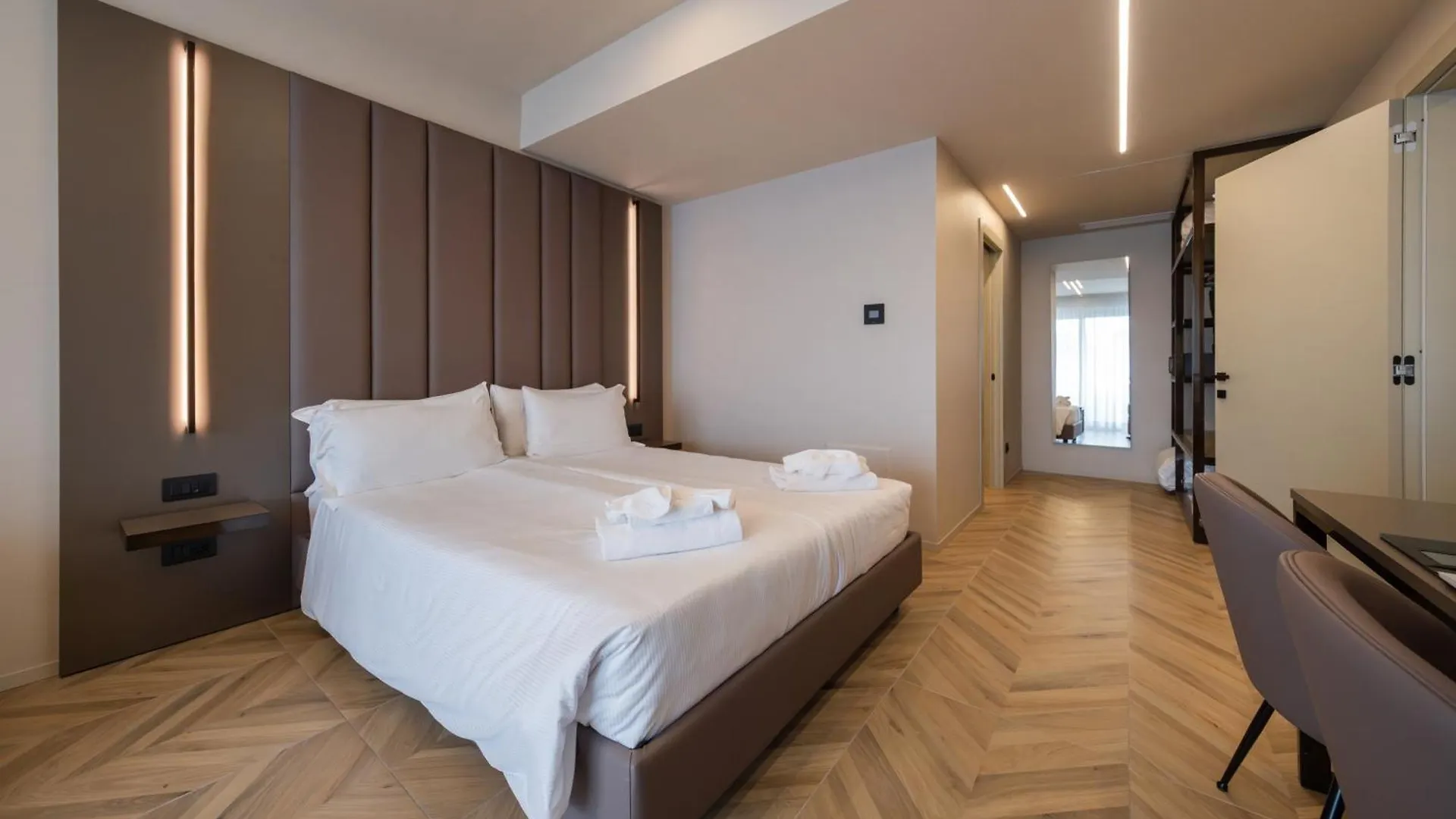 ***  Aurora Aparthotel ペスキエーラ・デル・ガルダ イタリア