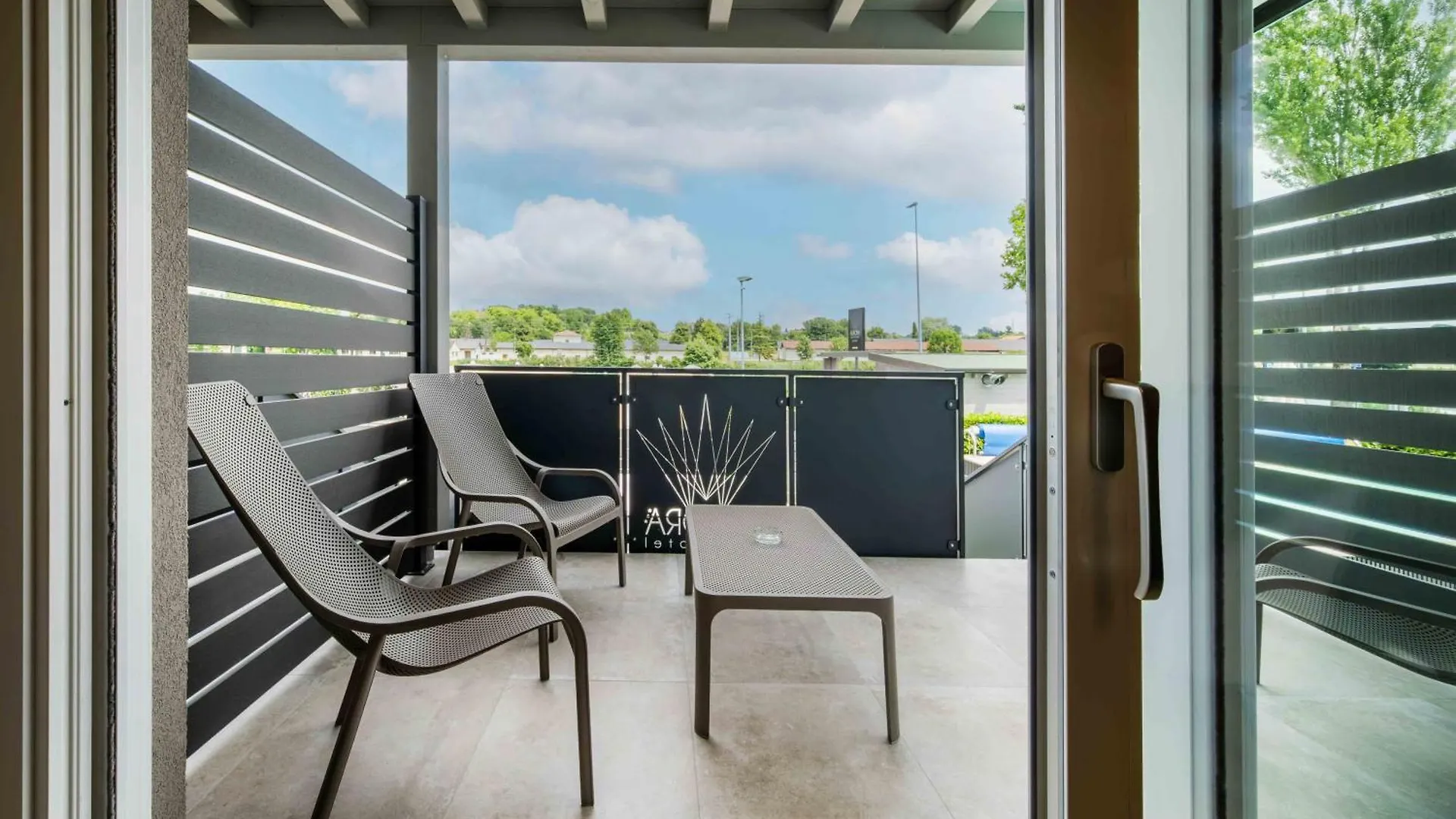 Aurora Aparthotel Peschiera del Garda 3*,