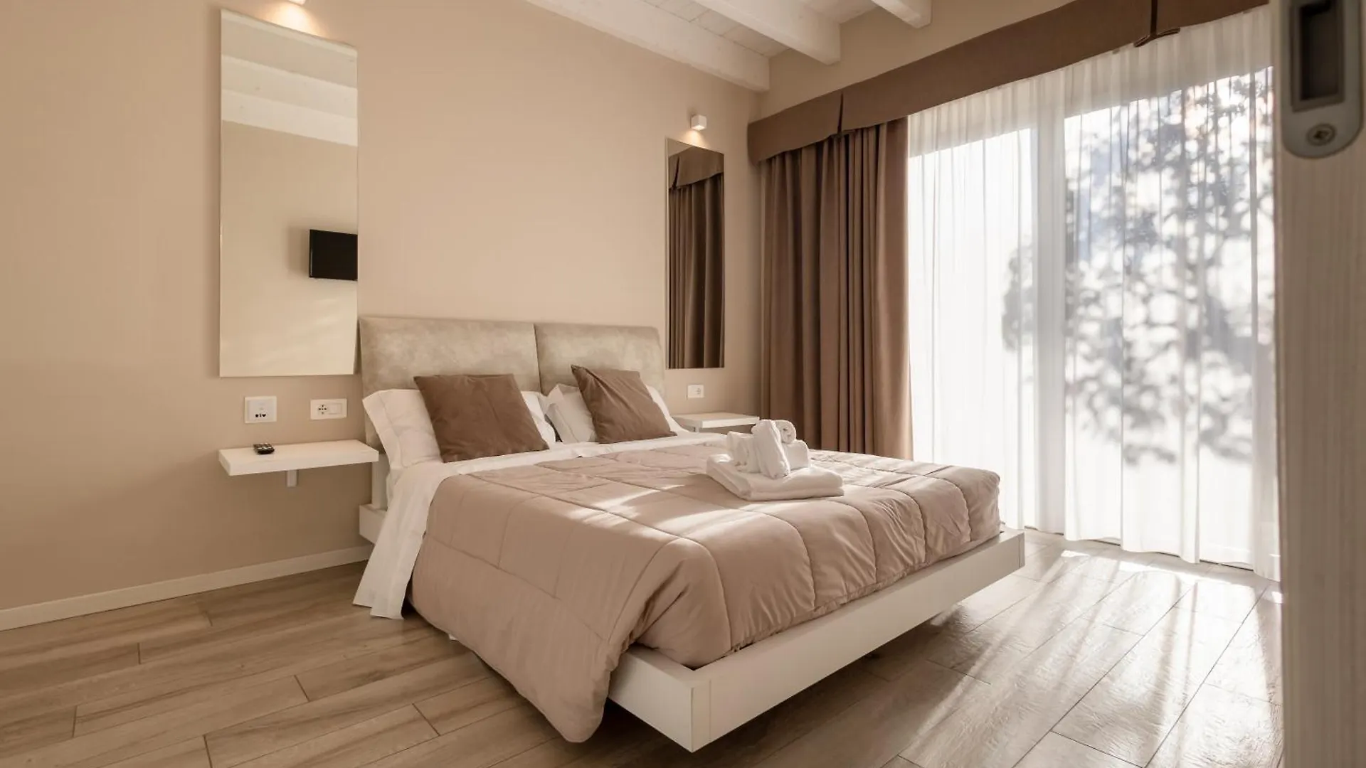 Aurora Aparthotel Peschiera del Garda