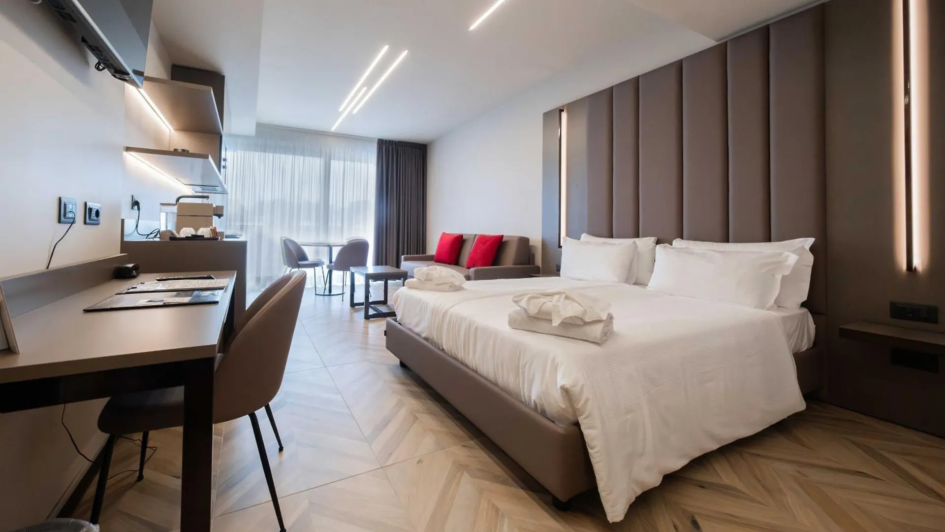 Aurora Aparthotel Peschiera del Garda 3*,  Italien