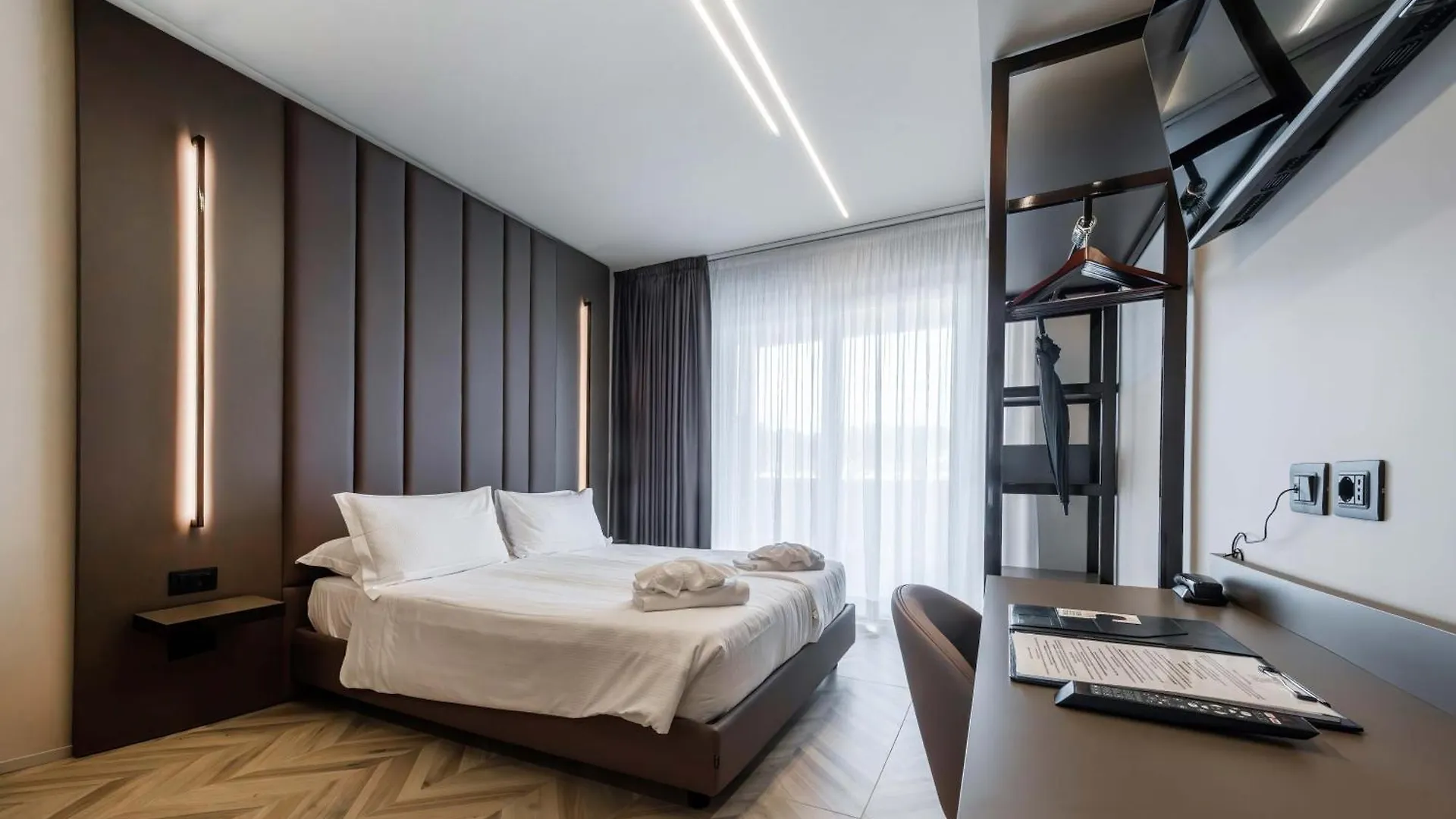 Aurora Aparthotel Peschiera del Garda 3*,