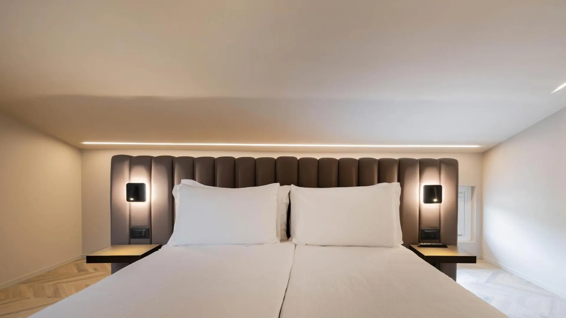 Aurora Aparthotel Peschiera del Garda 3*,
