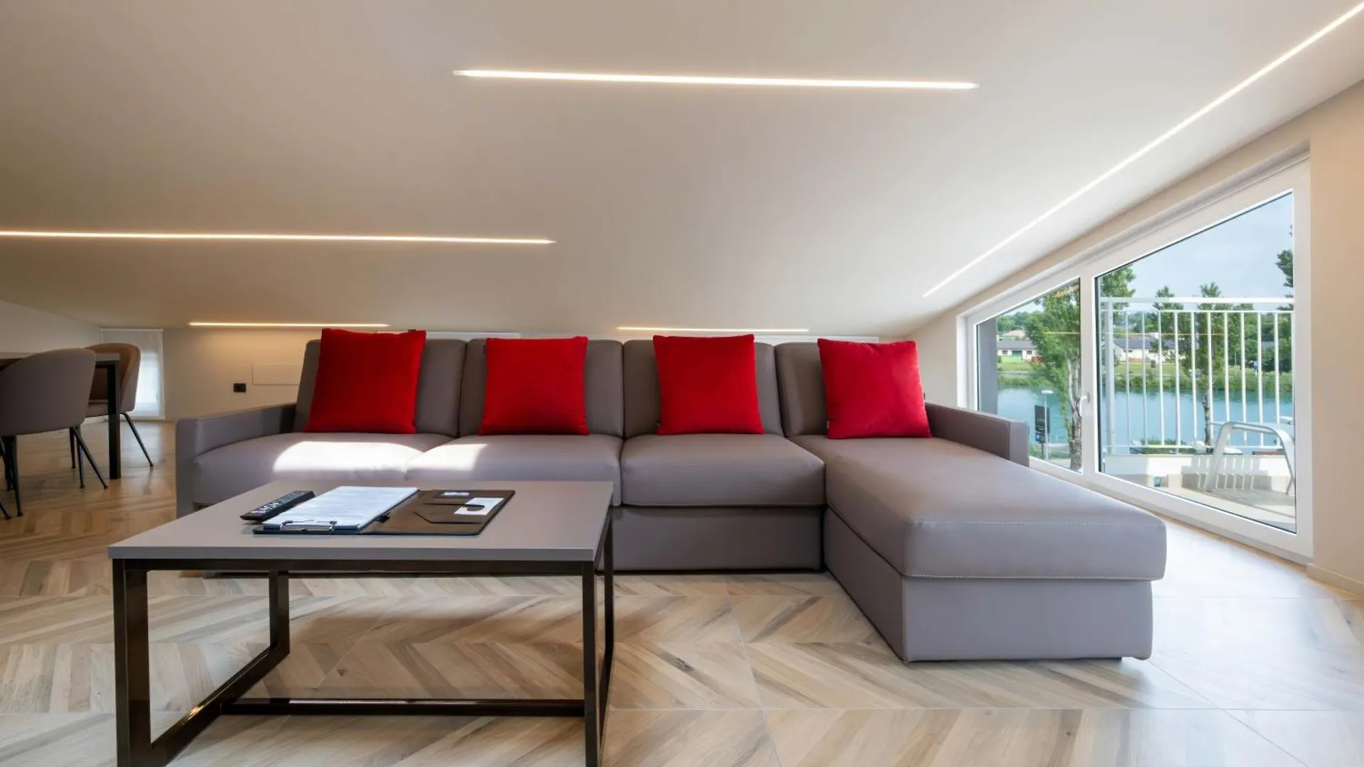 Aurora Aparthotel Peschiera del Garda 3*,
